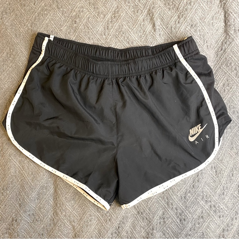 NWT Women’s Nike Air Dri-Fit Running Shorts with Liner Standard Fit Size L